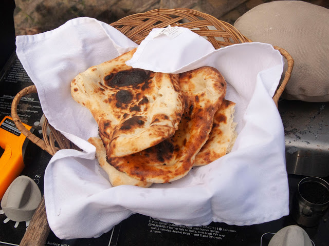 Индийская лепешка, приготовленная в тандырной печи Homdoor - наан